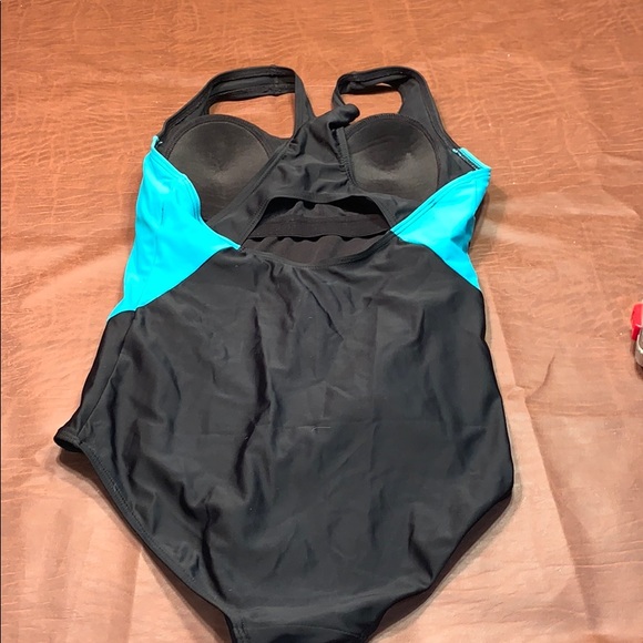 One piece sport swim suit - Picture 2 of 3